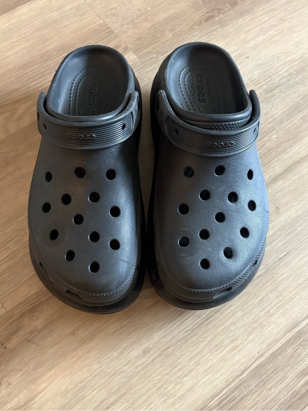 Platform Crocs - Picture 2 of 4